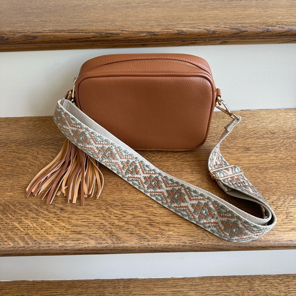 Ahdorned Shoulder Bag